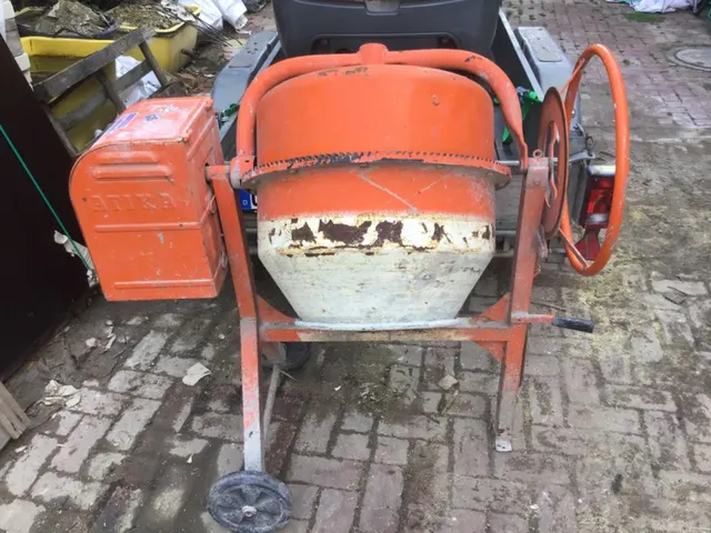 Betonmischer / Zwangsmischer Atika mieten